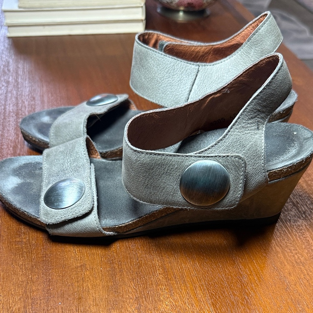 Taos Stylish Gray Sandals - Picture 7 of 11